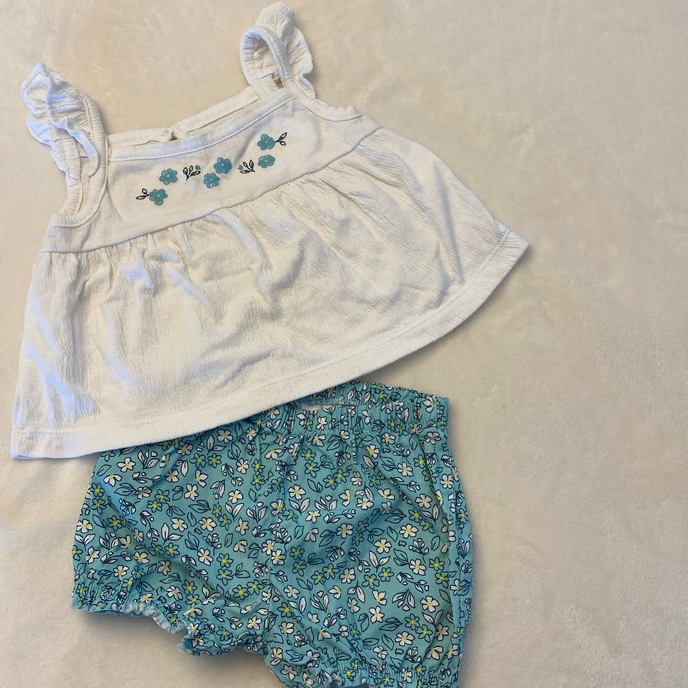 Carter’s Kids set of tank top and shorts for a hot day.